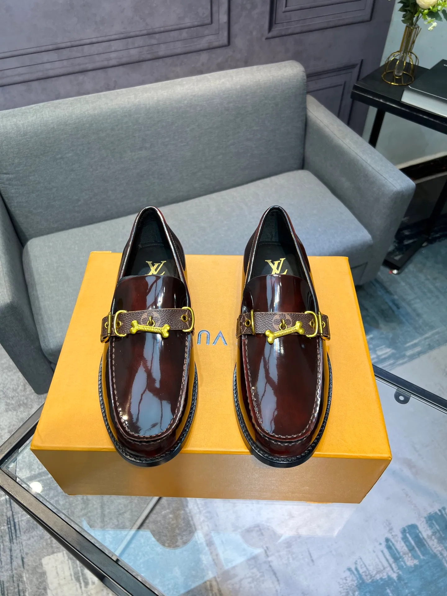 Men's shoes 💰960 LV top luxury brand, high-quality men's business formal leather shoes, imported genuine leather soles! Customized imported leather, the first layer of open-edge beaded lacquered cowhide, the texture is incomparable, the imported cowhide lining, high-end high-end shoes, don't miss it! size:39-44 (Male 38 45 46 customized)